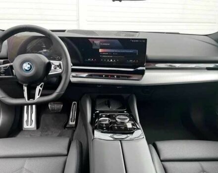 БМВ 5 Серия 2025 в Черновцах на Automoto.ua Синий БМВ 5 Серия, объемом двигателя 0 л и пробегом 2 тыс. км за 28000 $, фото 9 на Automoto.ua