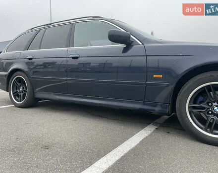 Синий БМВ 5 Серия, объемом двигателя 3 л и пробегом 777 тыс. км за 5700 $, фото 3 на Automoto.ua