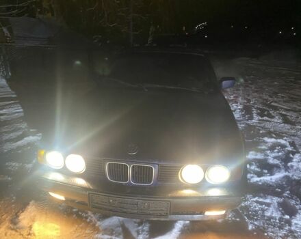 Синий БМВ 5 Серия, объемом двигателя 2 л и пробегом 1000 тыс. км за 2000 $, фото 1 на Automoto.ua