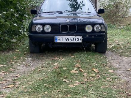 Синій БМВ 5 Серія, об'ємом двигуна 1.8 л та пробігом 310 тис. км за 1200 $, фото 1 на Automoto.ua