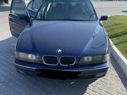 Синий БМВ 5 Серия, объемом двигателя 2.8 л и пробегом 343 тыс. км за 3900 $, фото 1 на Automoto.ua