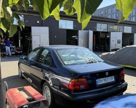 Синій БМВ 5 Серія, об'ємом двигуна 4.4 л та пробігом 93 тис. км за 2500 $, фото 1 на Automoto.ua