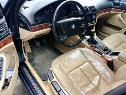 Синий БМВ 5 Серия, объемом двигателя 2 л и пробегом 380 тыс. км за 3500 $, фото 1 на Automoto.ua
