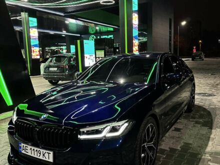 БМВ 5 Серія 2023 у Дніпро (Дніпропетровську) на Automoto.ua Синій БМВ 5 Серія, об'ємом двигуна 2 л та пробігом 7 тис. км за 62500 $, фото 1 на Automoto.ua