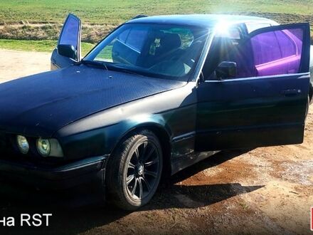 БМВ 5 Серія 1990 у Новом Буге на Automoto.ua Зелений БМВ 5 Серія, об'ємом двигуна 2 л та пробігом 0 тис. км за 1800 $, фото 1 на Automoto.ua