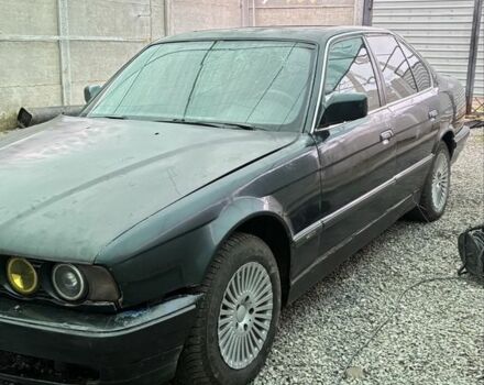Зеленый БМВ 5 Серия, объемом двигателя 3.5 л и пробегом 300 тыс. км за 1000 $, фото 1 на Automoto.ua
