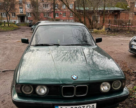 Зеленый БМВ 5 Серия, объемом двигателя 2 л и пробегом 300 тыс. км за 1950 $, фото 1 на Automoto.ua