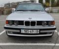 Серый БМВ 520, объемом двигателя 2 л и пробегом 357 тыс. км за 4800 $, фото 1 на Automoto.ua