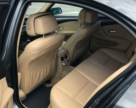 Серый БМВ 520, объемом двигателя 2 л и пробегом 340 тыс. км за 9700 $, фото 3 на Automoto.ua