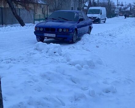 Синий БМВ 520, объемом двигателя 2 л и пробегом 100 тыс. км за 1100 $, фото 1 на Automoto.ua