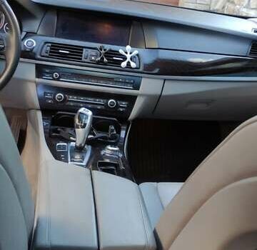 Сірий БМВ 528, об'ємом двигуна 2 л та пробігом 220 тис. км за 15500 $, фото 2 на Automoto.ua