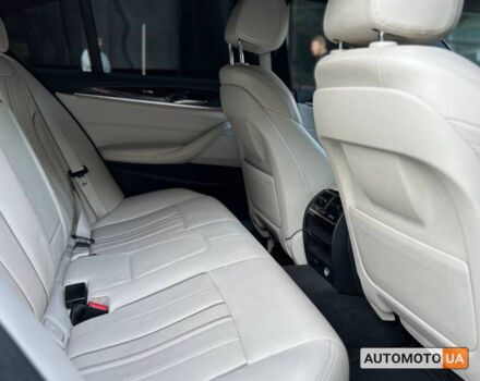 Серый БМВ 540, объемом двигателя 3 л и пробегом 133 тыс. км за 32000 $, фото 13 на Automoto.ua