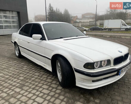 Белый БМВ 7 Серия, объемом двигателя 2.99 л и пробегом 400 тыс. км за 3300 $, фото 3 на Automoto.ua