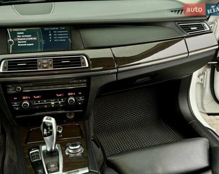 Білий БМВ 7 Серія, об'ємом двигуна 3 л та пробігом 133 тис. км за 12500 $, фото 48 на Automoto.ua