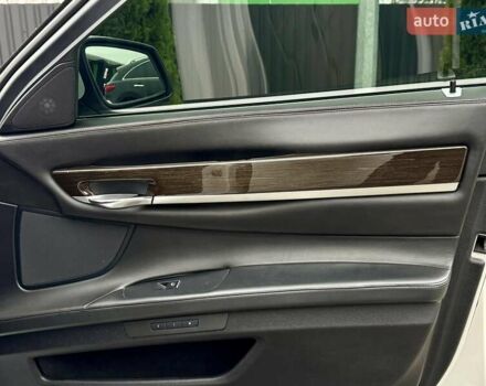 Білий БМВ 7 Серія, об'ємом двигуна 3 л та пробігом 133 тис. км за 12500 $, фото 54 на Automoto.ua