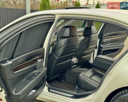 Білий БМВ 7 Серія, об'ємом двигуна 3 л та пробігом 133 тис. км за 12500 $, фото 32 на Automoto.ua