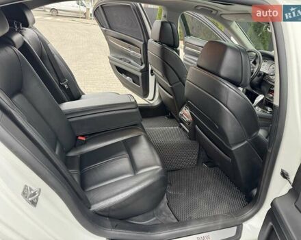 Білий БМВ 7 Серія, об'ємом двигуна 3 л та пробігом 133 тис. км за 12500 $, фото 40 на Automoto.ua