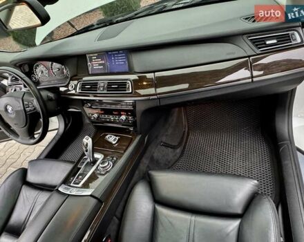 Білий БМВ 7 Серія, об'ємом двигуна 3 л та пробігом 133 тис. км за 12500 $, фото 53 на Automoto.ua