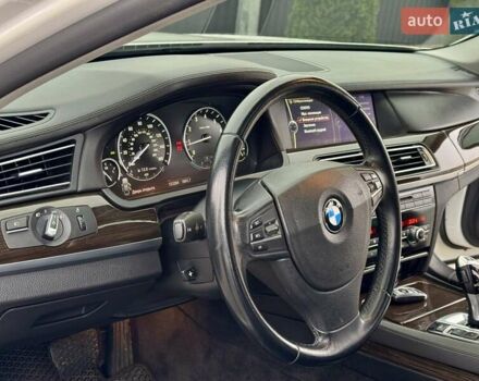 Білий БМВ 7 Серія, об'ємом двигуна 3 л та пробігом 133 тис. км за 12500 $, фото 28 на Automoto.ua