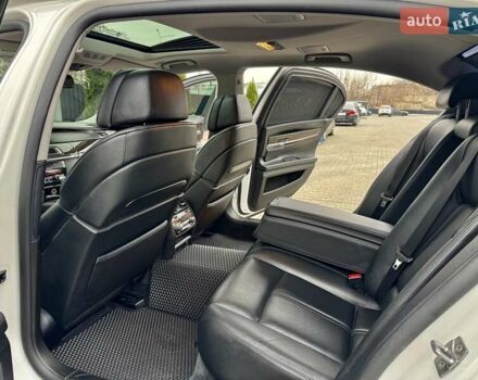 Білий БМВ 7 Серія, об'ємом двигуна 3 л та пробігом 133 тис. км за 12500 $, фото 33 на Automoto.ua