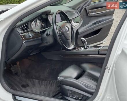 Білий БМВ 7 Серія, об'ємом двигуна 3 л та пробігом 133 тис. км за 12500 $, фото 26 на Automoto.ua