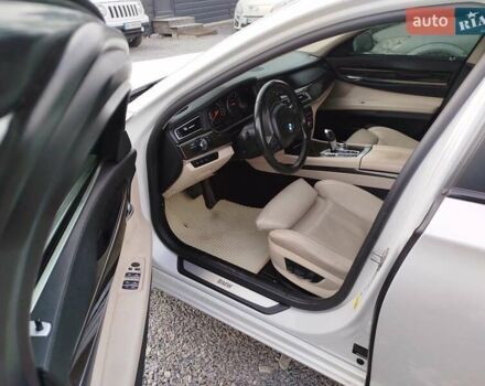 Белый БМВ 7 Серия, объемом двигателя 2.98 л и пробегом 163 тыс. км за 10997 $, фото 18 на Automoto.ua