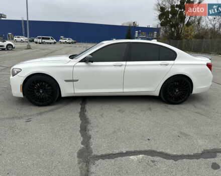 Белый БМВ 7 Серия, объемом двигателя 3 л и пробегом 291 тыс. км за 17500 $, фото 1 на Automoto.ua
