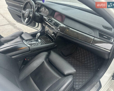 Белый БМВ 7 Серия, объемом двигателя 3 л и пробегом 291 тыс. км за 17500 $, фото 24 на Automoto.ua