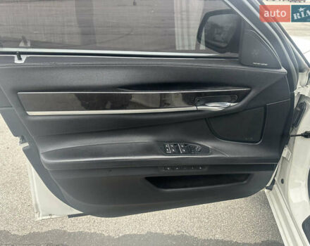 Белый БМВ 7 Серия, объемом двигателя 3 л и пробегом 291 тыс. км за 17500 $, фото 11 на Automoto.ua