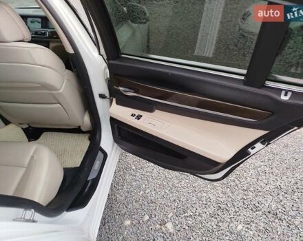 Белый БМВ 7 Серия, объемом двигателя 2.98 л и пробегом 163 тыс. км за 10997 $, фото 2 на Automoto.ua