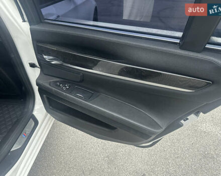 Белый БМВ 7 Серия, объемом двигателя 3 л и пробегом 291 тыс. км за 17500 $, фото 22 на Automoto.ua