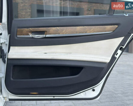 Белый БМВ 7 Серия, объемом двигателя 3 л и пробегом 142 тыс. км за 16500 $, фото 23 на Automoto.ua