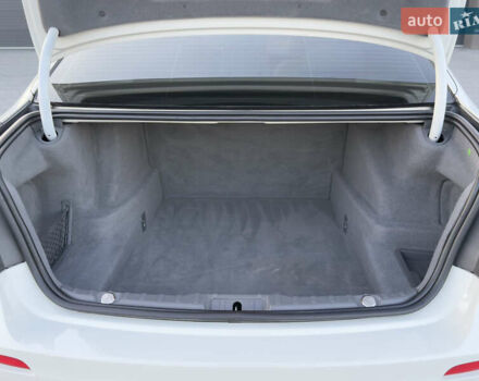 Белый БМВ 7 Серия, объемом двигателя 3 л и пробегом 142 тыс. км за 16500 $, фото 19 на Automoto.ua