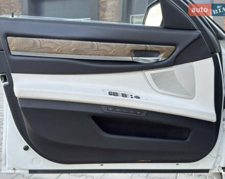 Белый БМВ 7 Серия, объемом двигателя 3 л и пробегом 142 тыс. км за 16500 $, фото 20 на Automoto.ua