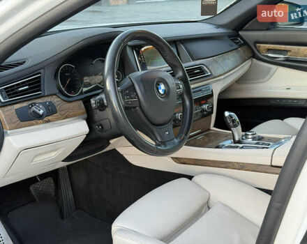 Белый БМВ 7 Серия, объемом двигателя 3 л и пробегом 142 тыс. км за 16500 $, фото 8 на Automoto.ua