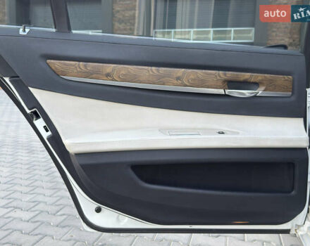Белый БМВ 7 Серия, объемом двигателя 3 л и пробегом 142 тыс. км за 16500 $, фото 21 на Automoto.ua