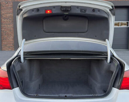 Белый БМВ 7 Серия, объемом двигателя 3 л и пробегом 142 тыс. км за 16500 $, фото 18 на Automoto.ua