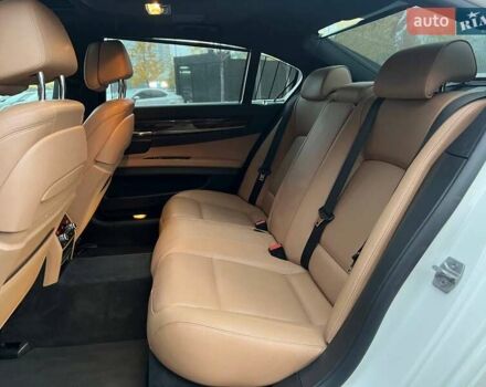 БМВ 7 Серия 2014 в Киеве на Automoto.ua Белый БМВ 7 Серия, объемом двигателя 2.98 л и пробегом 193 тыс. км за 22990 $, фото 12 на Automoto.ua
