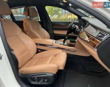 БМВ 7 Серия 2014 в Киеве на Automoto.ua Белый БМВ 7 Серия, объемом двигателя 2.98 л и пробегом 193 тыс. км за 22990 $, фото 15 на Automoto.ua