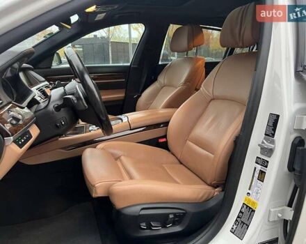 БМВ 7 Серия 2014 в Киеве на Automoto.ua Белый БМВ 7 Серия, объемом двигателя 2.98 л и пробегом 193 тыс. км за 22990 $, фото 10 на Automoto.ua