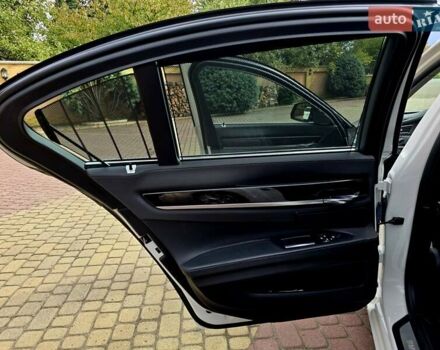 Белый БМВ 7 Серия, объемом двигателя 3 л и пробегом 240 тыс. км за 26555 $, фото 57 на Automoto.ua