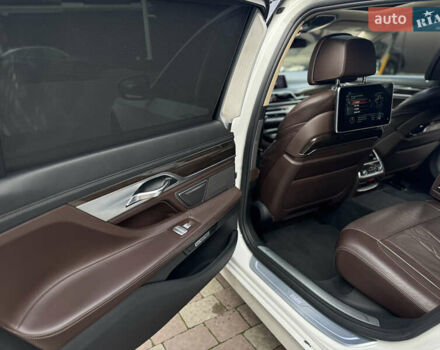 Белый БМВ 7 Серия, объемом двигателя 2.99 л и пробегом 124 тыс. км за 45000 $, фото 28 на Automoto.ua