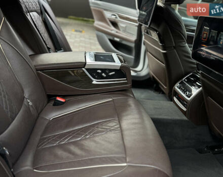 Белый БМВ 7 Серия, объемом двигателя 2.99 л и пробегом 124 тыс. км за 45000 $, фото 6 на Automoto.ua