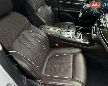 Белый БМВ 7 Серия, объемом двигателя 2.99 л и пробегом 124 тыс. км за 45000 $, фото 35 на Automoto.ua