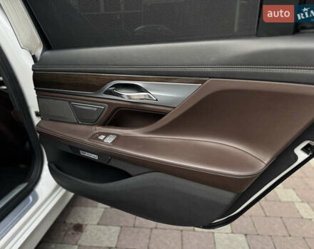 Белый БМВ 7 Серия, объемом двигателя 2.99 л и пробегом 124 тыс. км за 45000 $, фото 26 на Automoto.ua