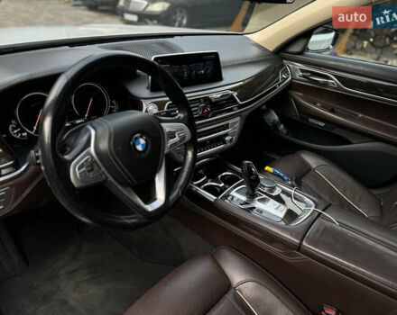Белый БМВ 7 Серия, объемом двигателя 2.99 л и пробегом 124 тыс. км за 45000 $, фото 5 на Automoto.ua