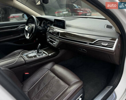Белый БМВ 7 Серия, объемом двигателя 2.99 л и пробегом 124 тыс. км за 45000 $, фото 37 на Automoto.ua