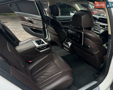 Белый БМВ 7 Серия, объемом двигателя 2.99 л и пробегом 124 тыс. км за 45000 $, фото 27 на Automoto.ua