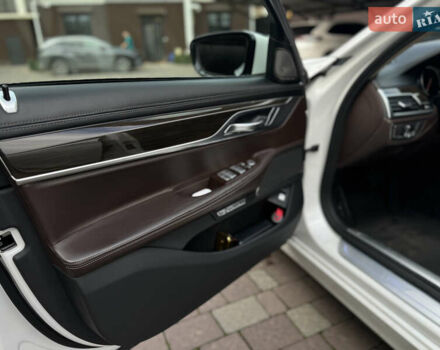 Белый БМВ 7 Серия, объемом двигателя 2.99 л и пробегом 124 тыс. км за 45000 $, фото 29 на Automoto.ua