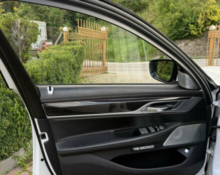 Белый БМВ 7 Серия, объемом двигателя 2.99 л и пробегом 200 тыс. км за 37000 $, фото 35 на Automoto.ua